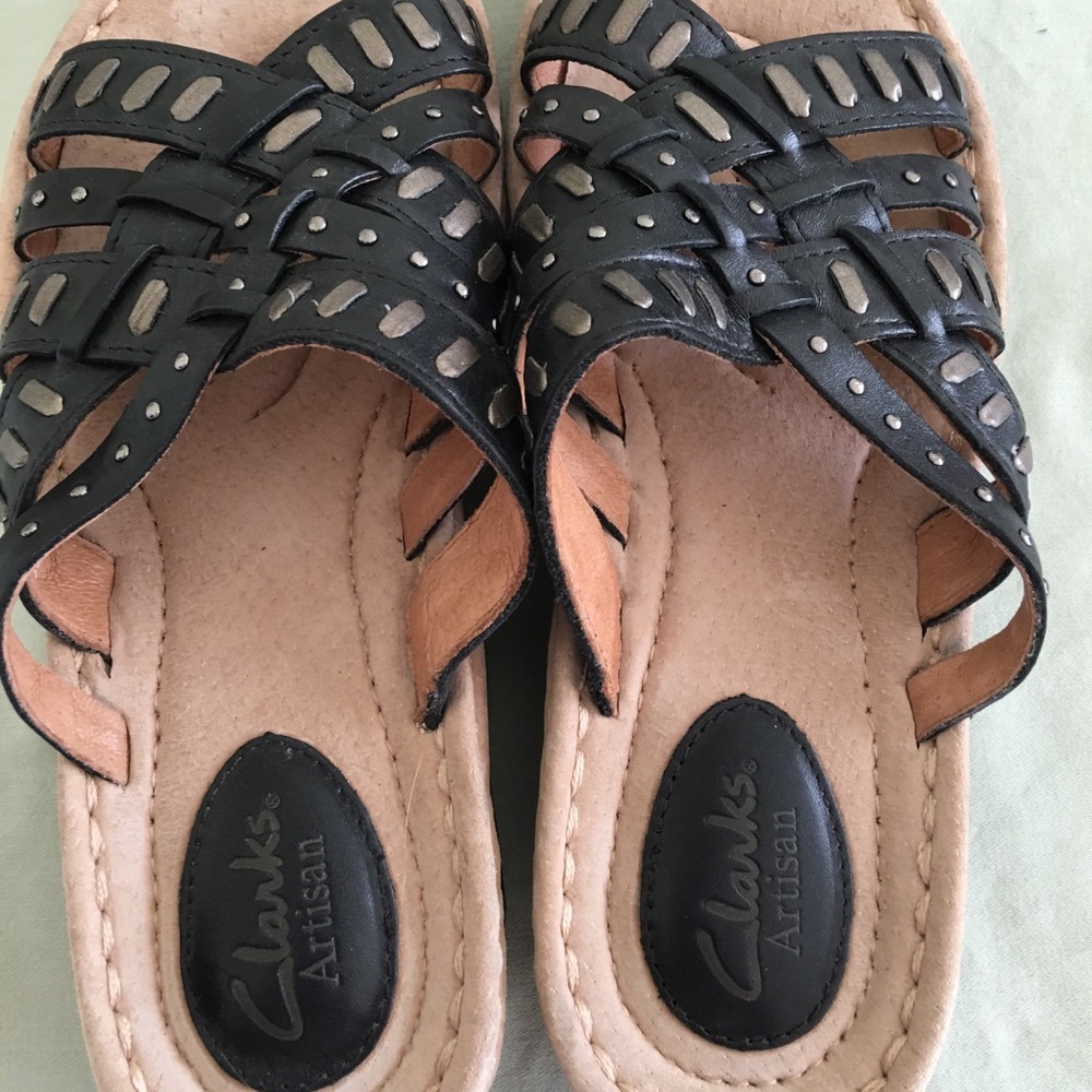 CLARKS ARTISAN SANDALS 6 1/2 M.  Black